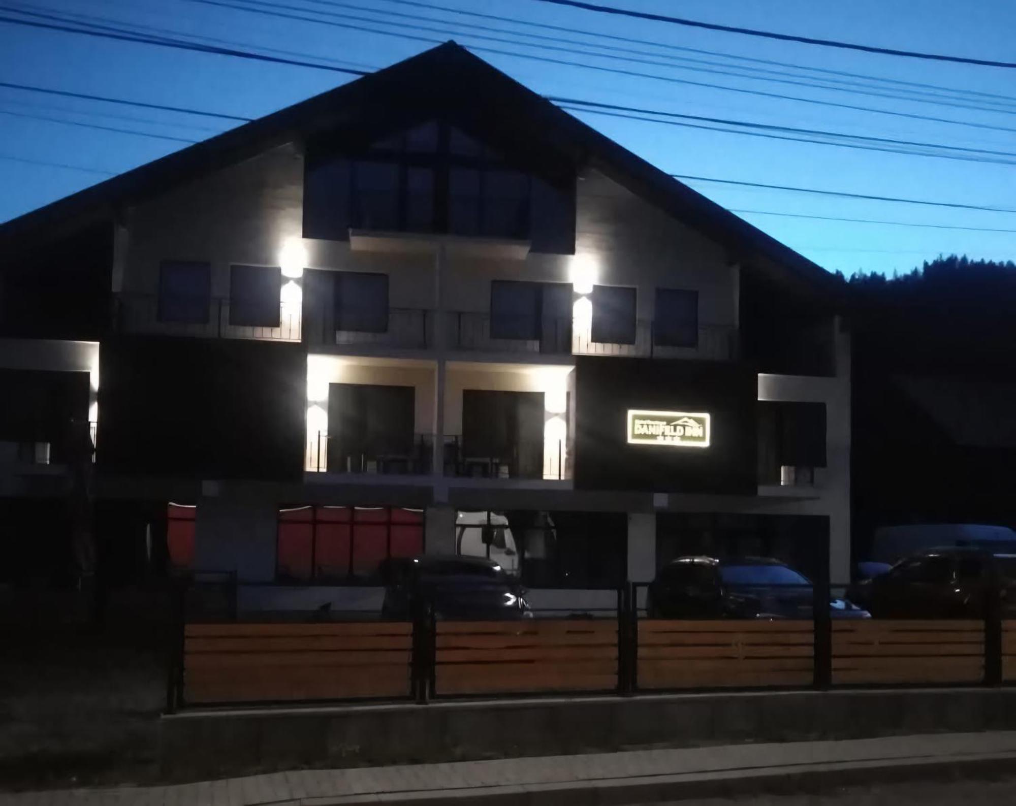 Danifeld Inn Voronet Exterior photo